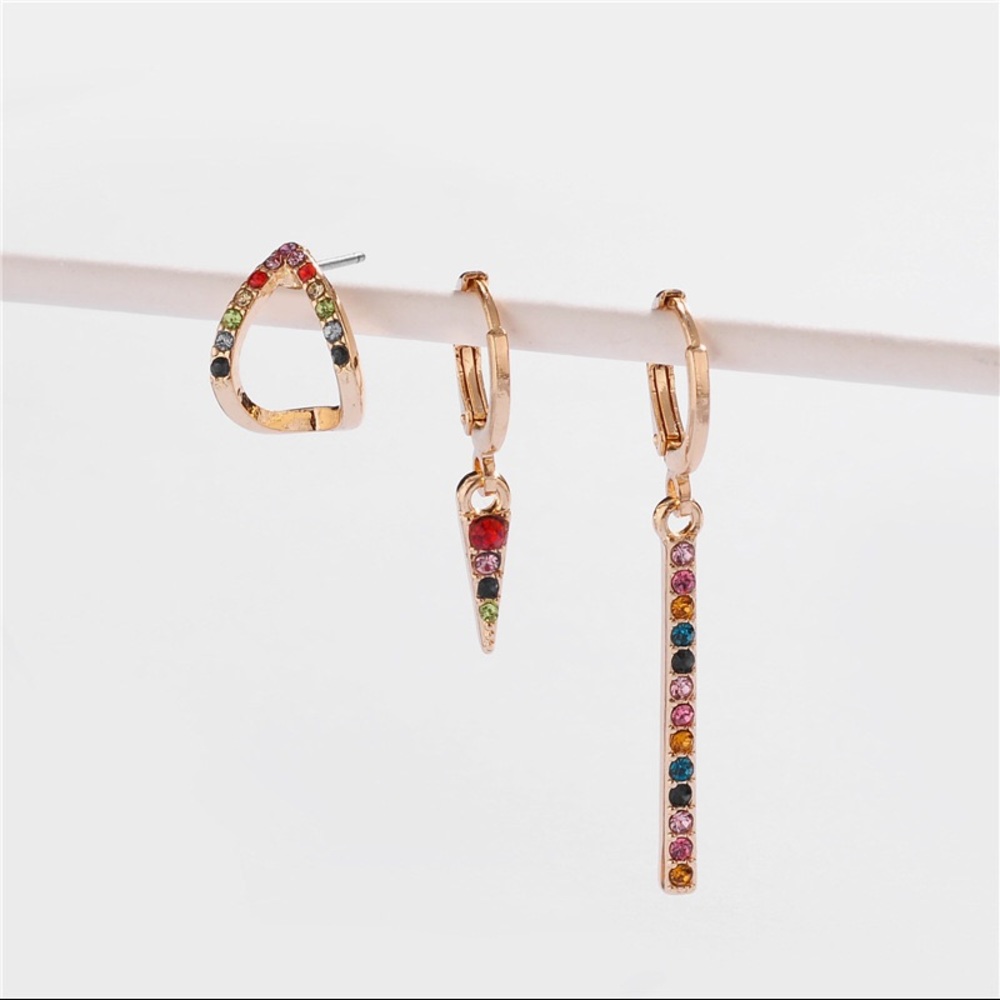 Sold 🚫 Set of 3 earrings ✨🌈